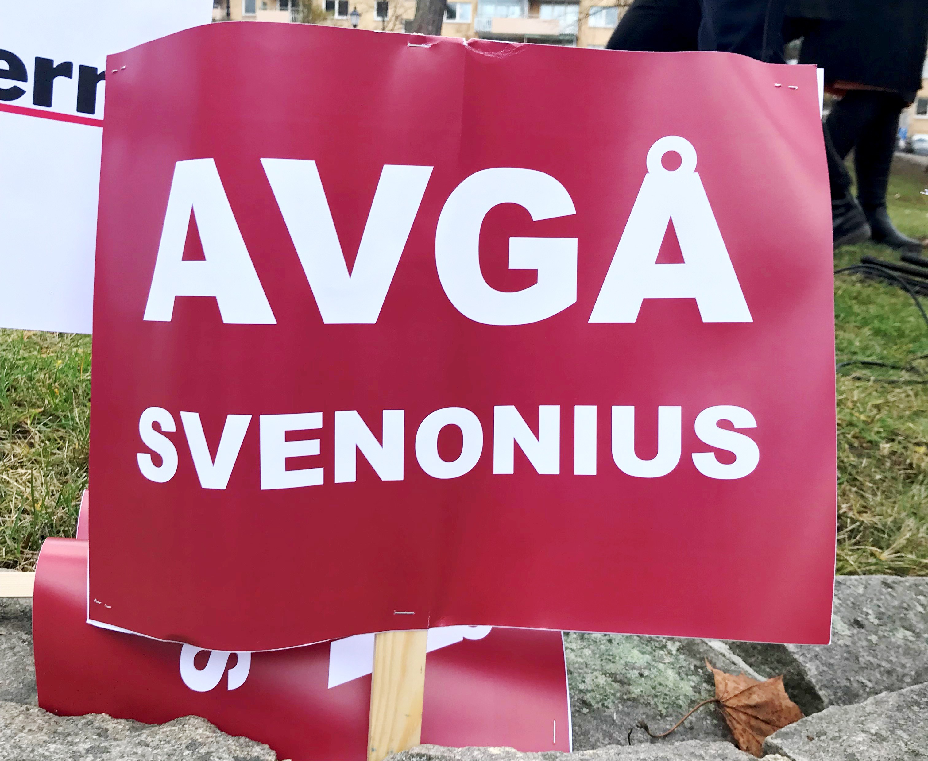 Avgå Svenonius (m)