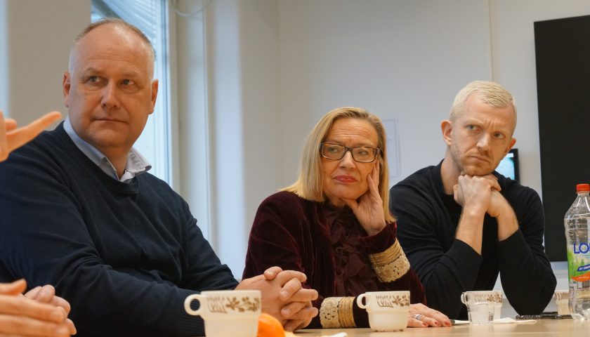 Jonas Sjöstedt, Karin Rågsjö och Jonas Lindberg ser bekymrade ut